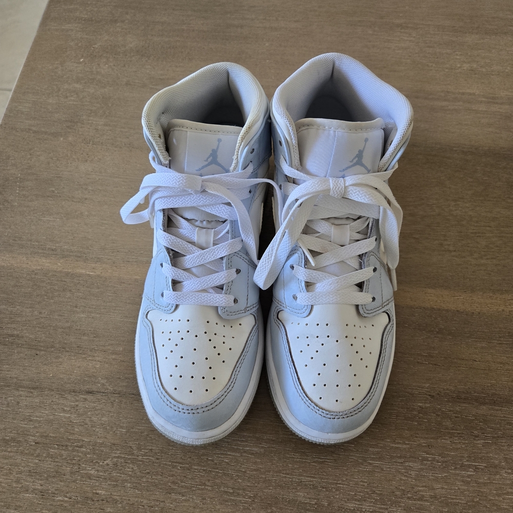 Jordan Kids White and Light Blue Sneakers Size5.5Y
